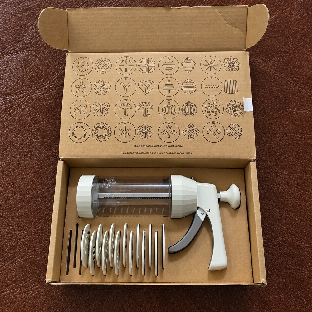 Pampered Chef Cookie Press 1525 with 13 Shaping Discs and Storage Box